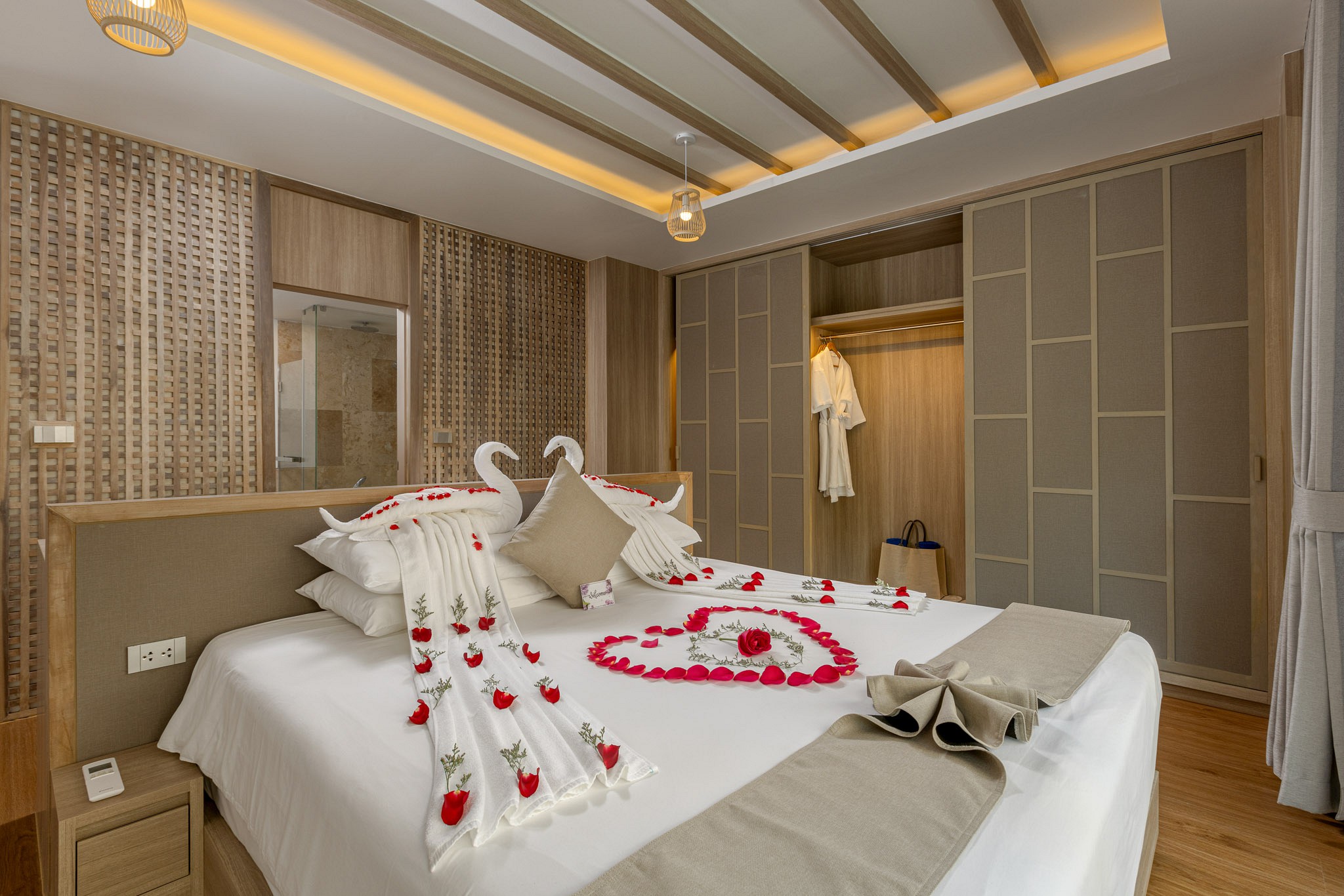 New Three Bedroom Family Suite with Jacuzzi Rooftop
