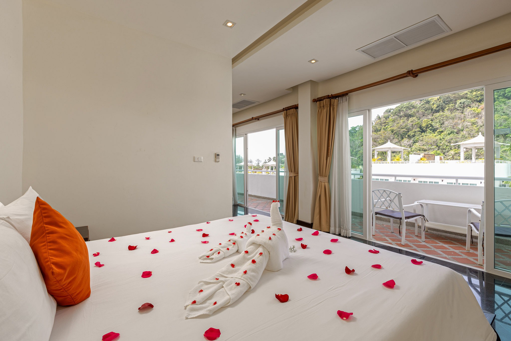 One Bedroom Penthouse Suite with Jacuzzi Rooftop
