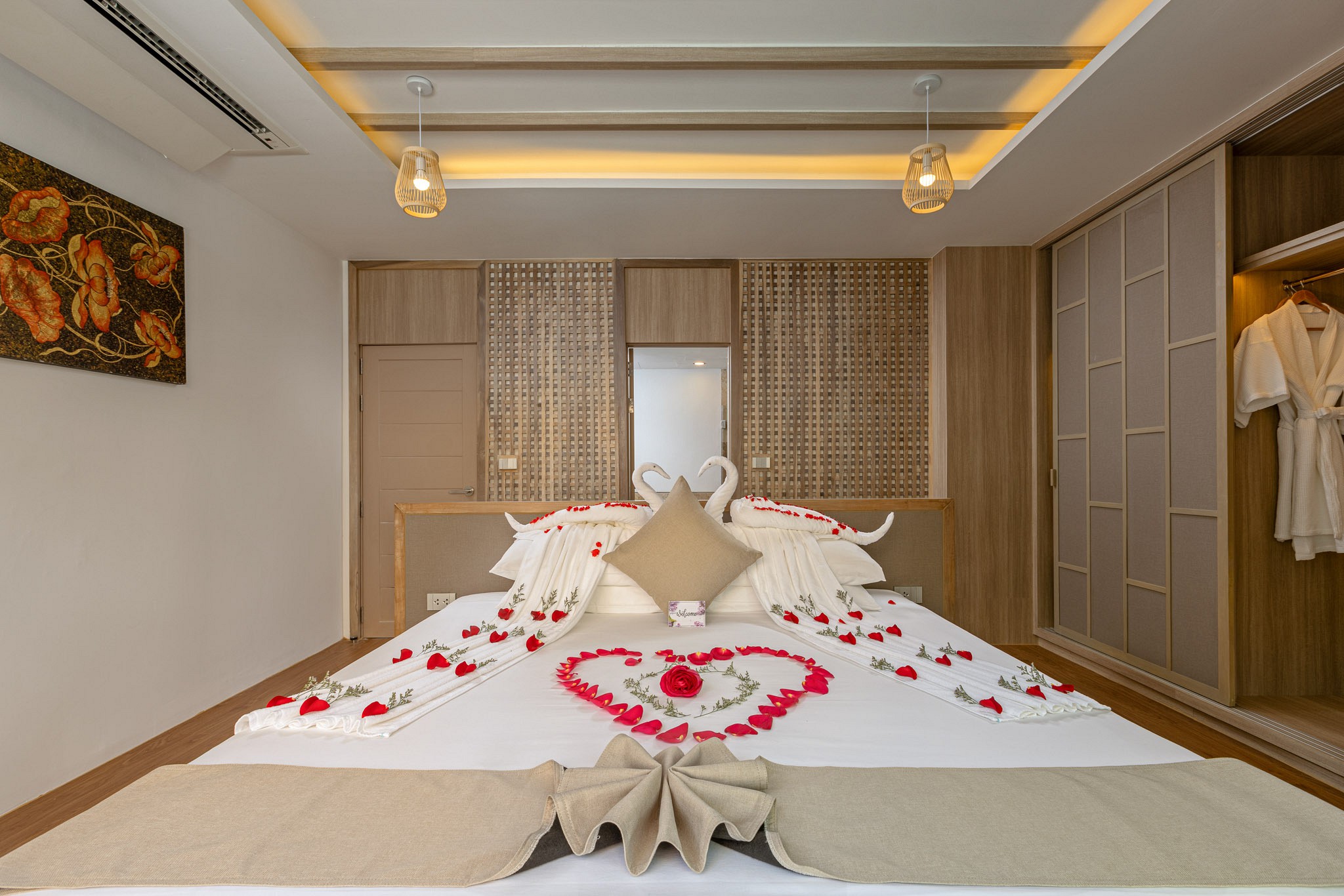 New Three Bedroom Family Suite with Jacuzzi Rooftop