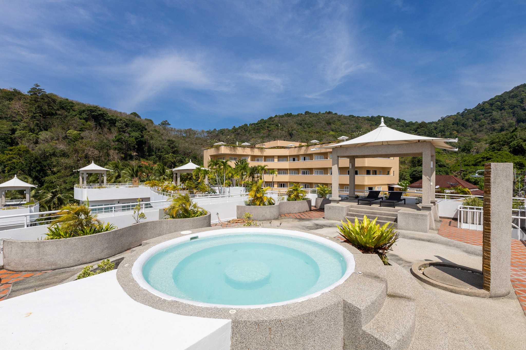 One Bedroom Penthouse Suite with Jacuzzi Rooftop