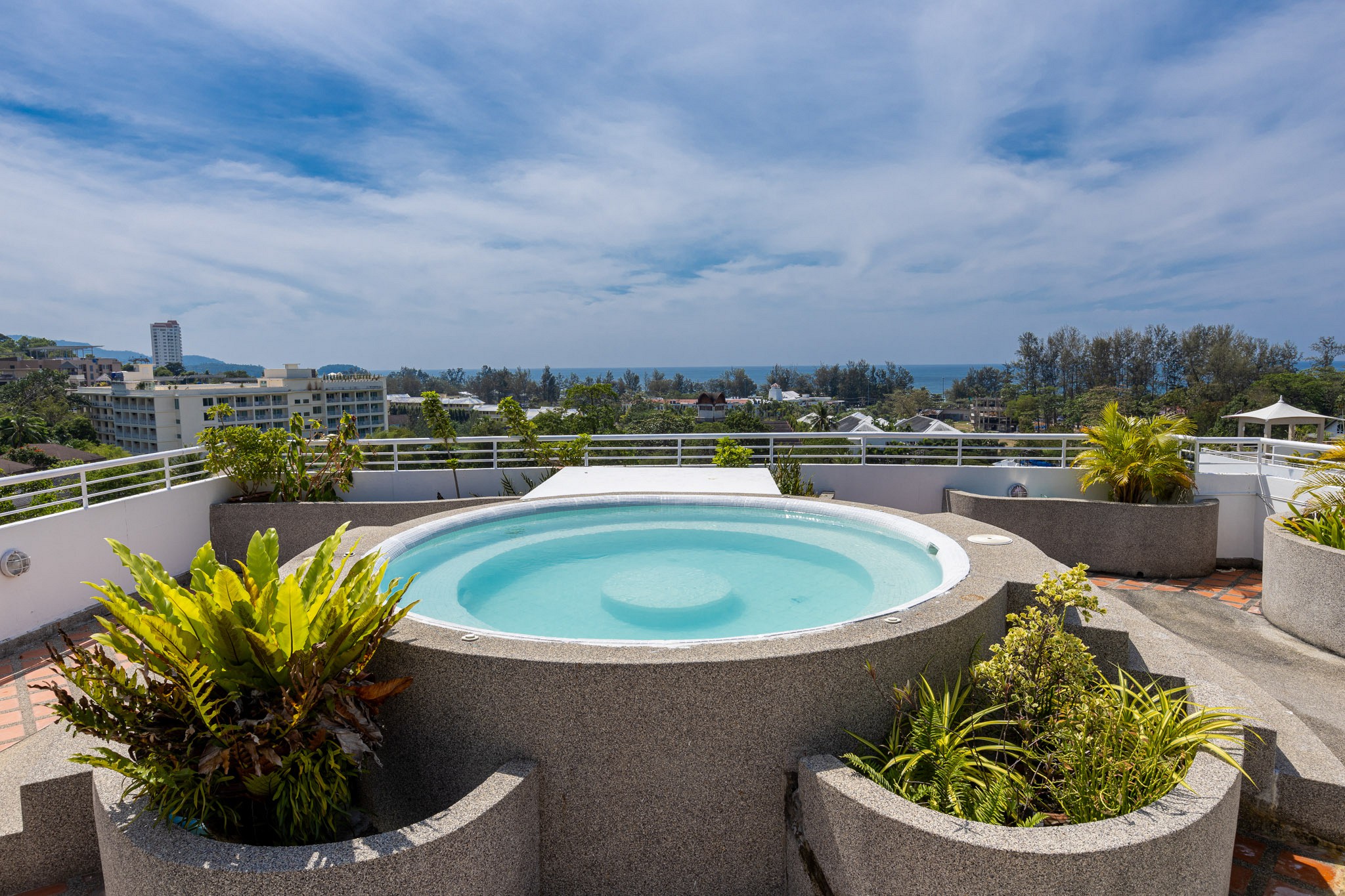 One Bedroom Penthouse Suite with Jacuzzi Rooftop