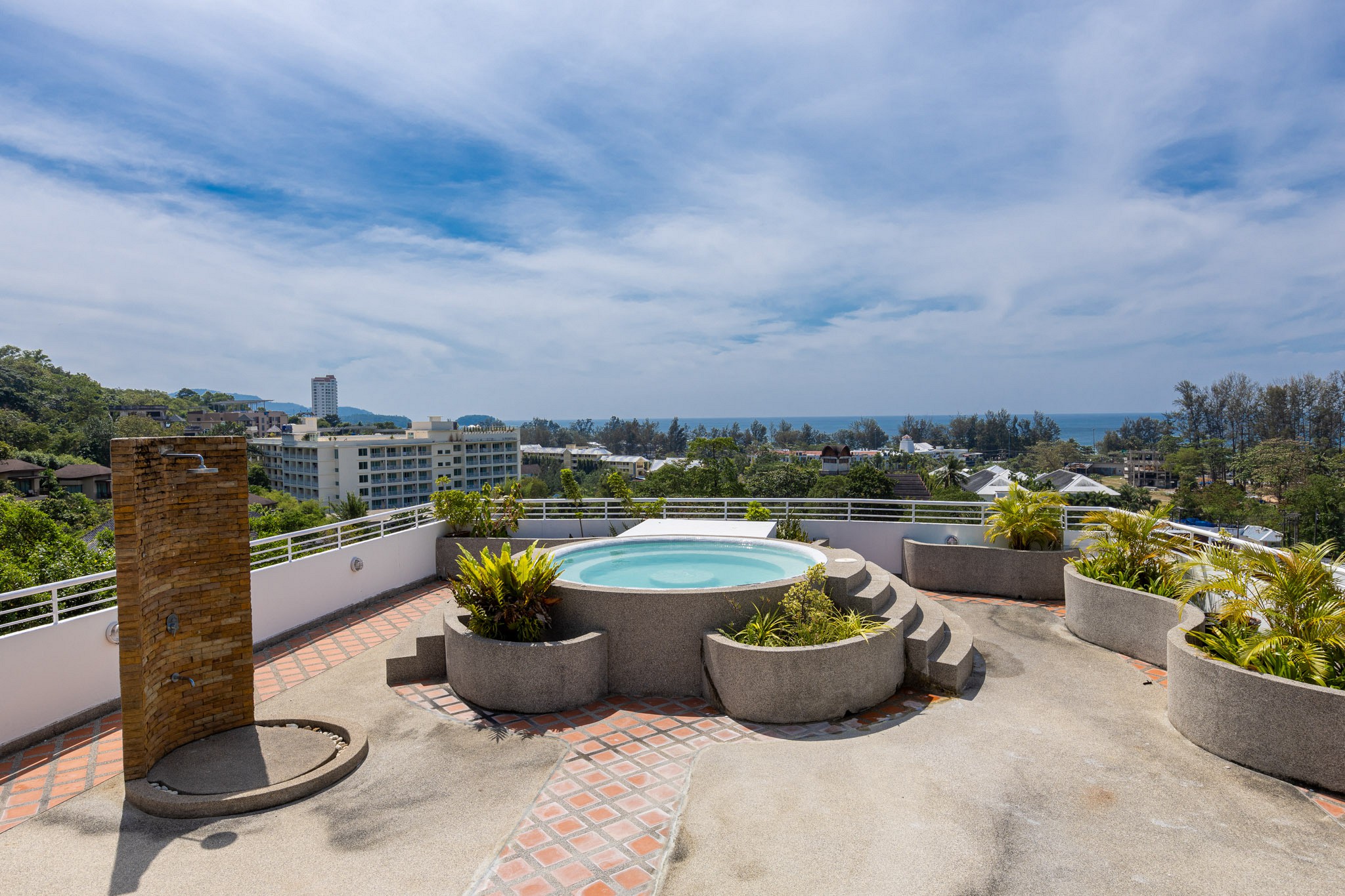 One Bedroom Penthouse Suite with Jacuzzi Rooftop