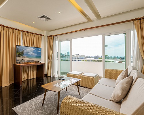 One Bedroom Penthouse Suite with Jacuzzi Rooftop