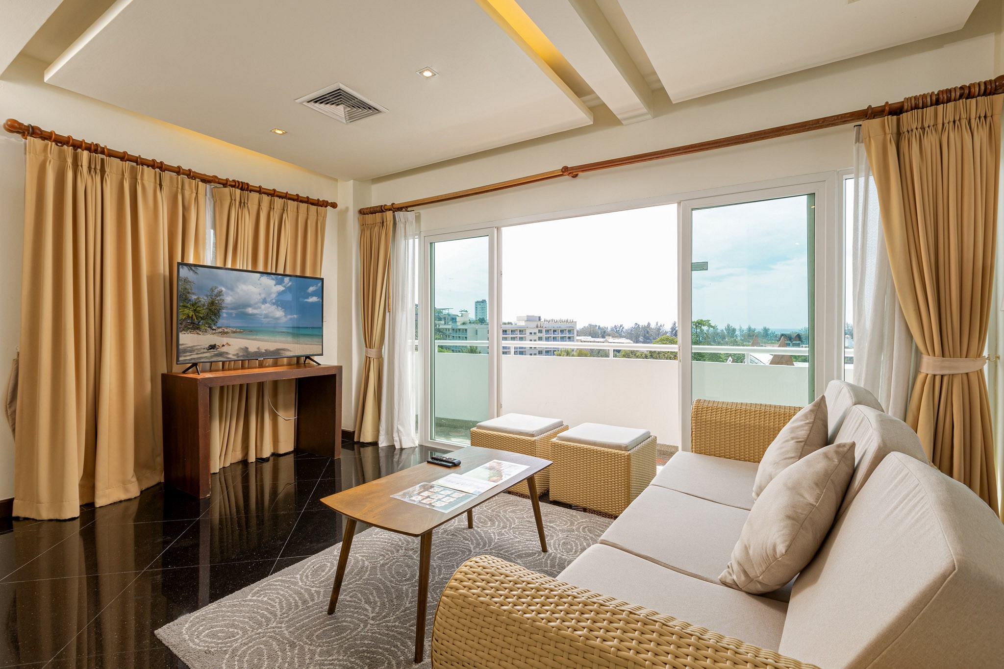 One Bedroom Penthouse Suite with Jacuzzi Rooftop