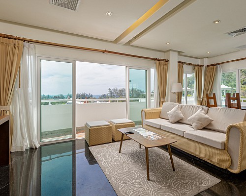 One Bedroom Penthouse Suite with Jacuzzi Rooftop