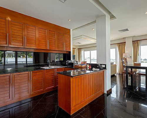 One Bedroom Penthouse Suite with Jacuzzi Rooftop