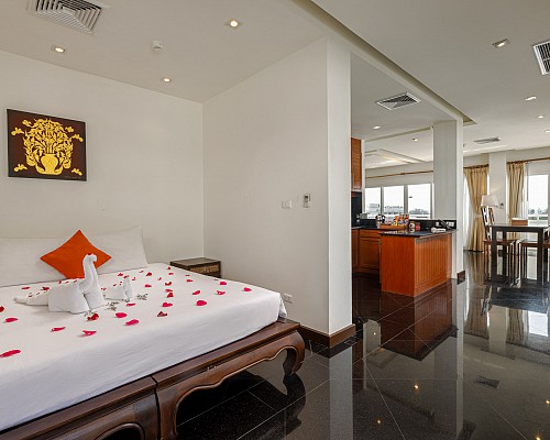 One Bedroom Penthouse Suite with Jacuzzi Rooftop