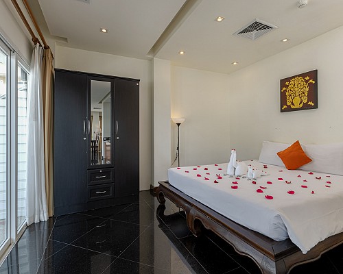 One Bedroom Penthouse Suite with Jacuzzi Rooftop