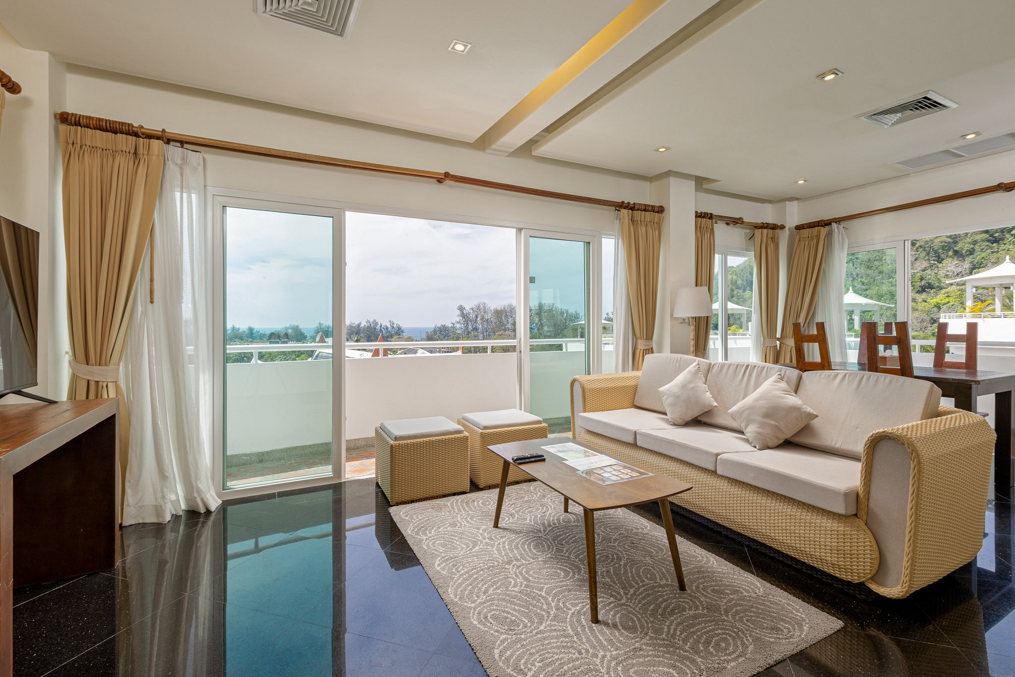 One Bedroom Penthouse Suite with Jacuzzi Rooftop