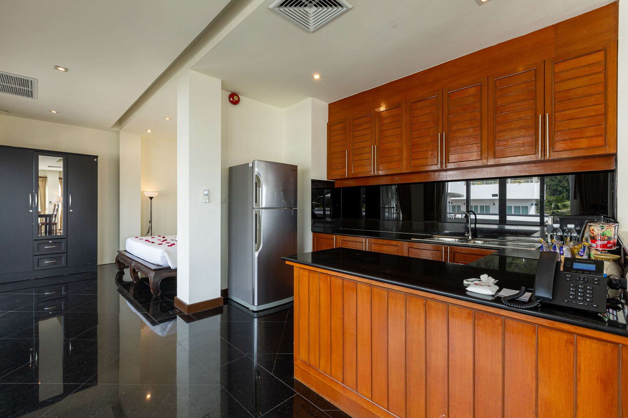 One Bedroom Penthouse Suite with Jacuzzi Rooftop