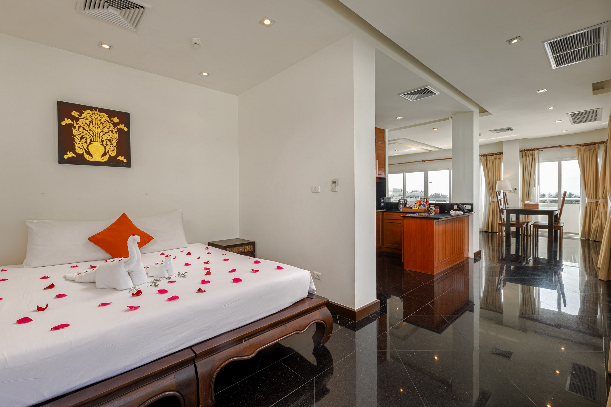 One Bedroom Penthouse Suite with Jacuzzi Rooftop