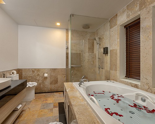 New ThreeBedroom Family Suite with Jacuzzi Rooftop