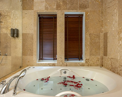 New ThreeBedroom Family Suite with Jacuzzi Rooftop
