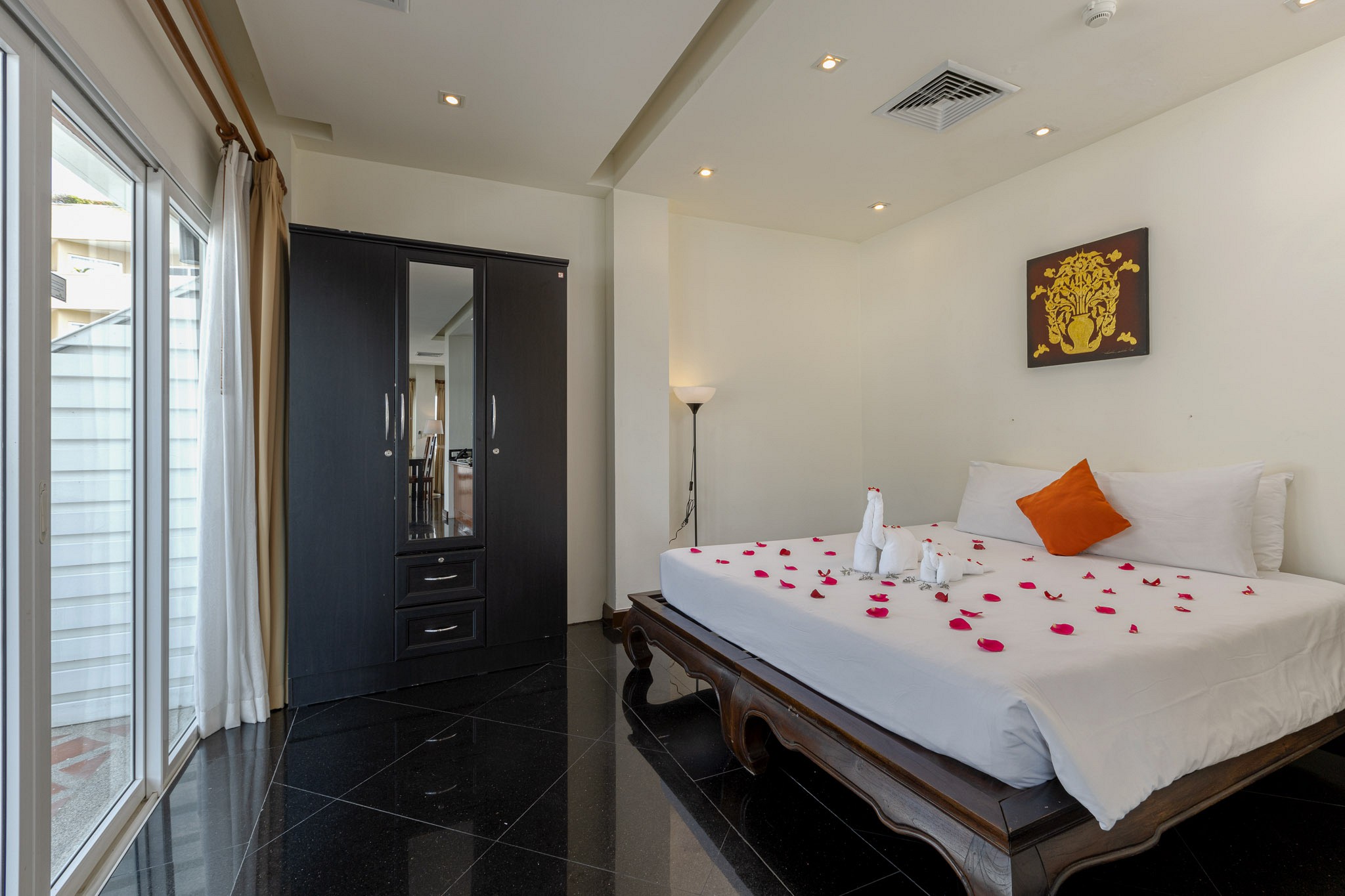 One Bedroom Penthouse Suite with Jacuzzi Rooftop