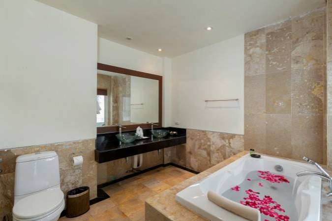 2 Bedroom Family suite with bathtub