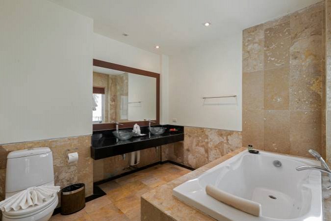 2 Bedroom Family suite with bathtub