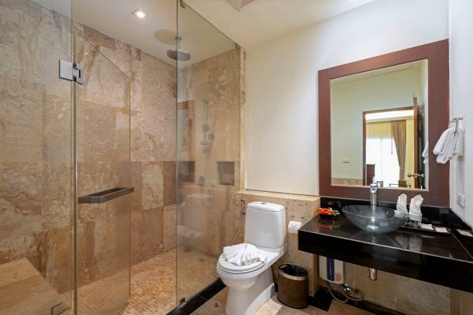 2 Bedroom Family suite with bathtub