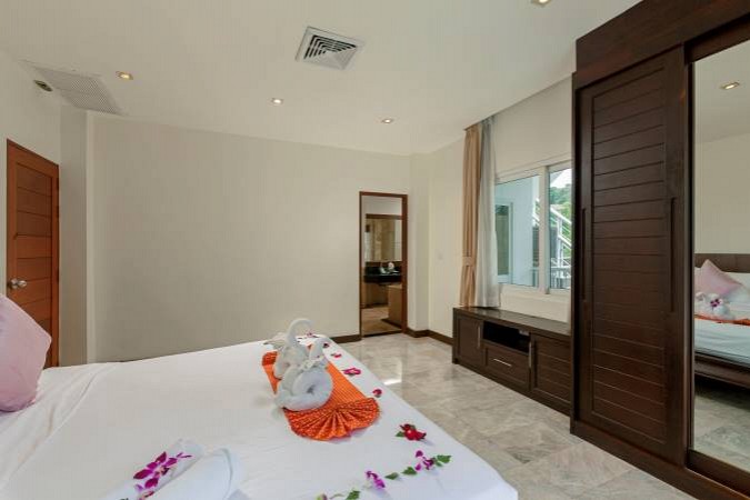 2 Bedroom Family suite with bathtub