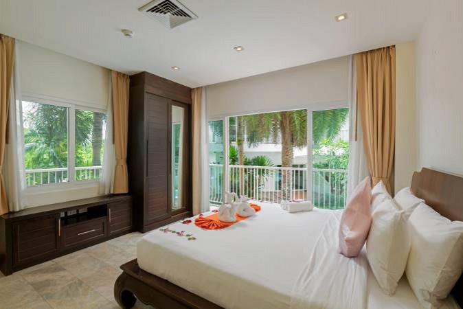 2 Bedroom Family suite with bathtub