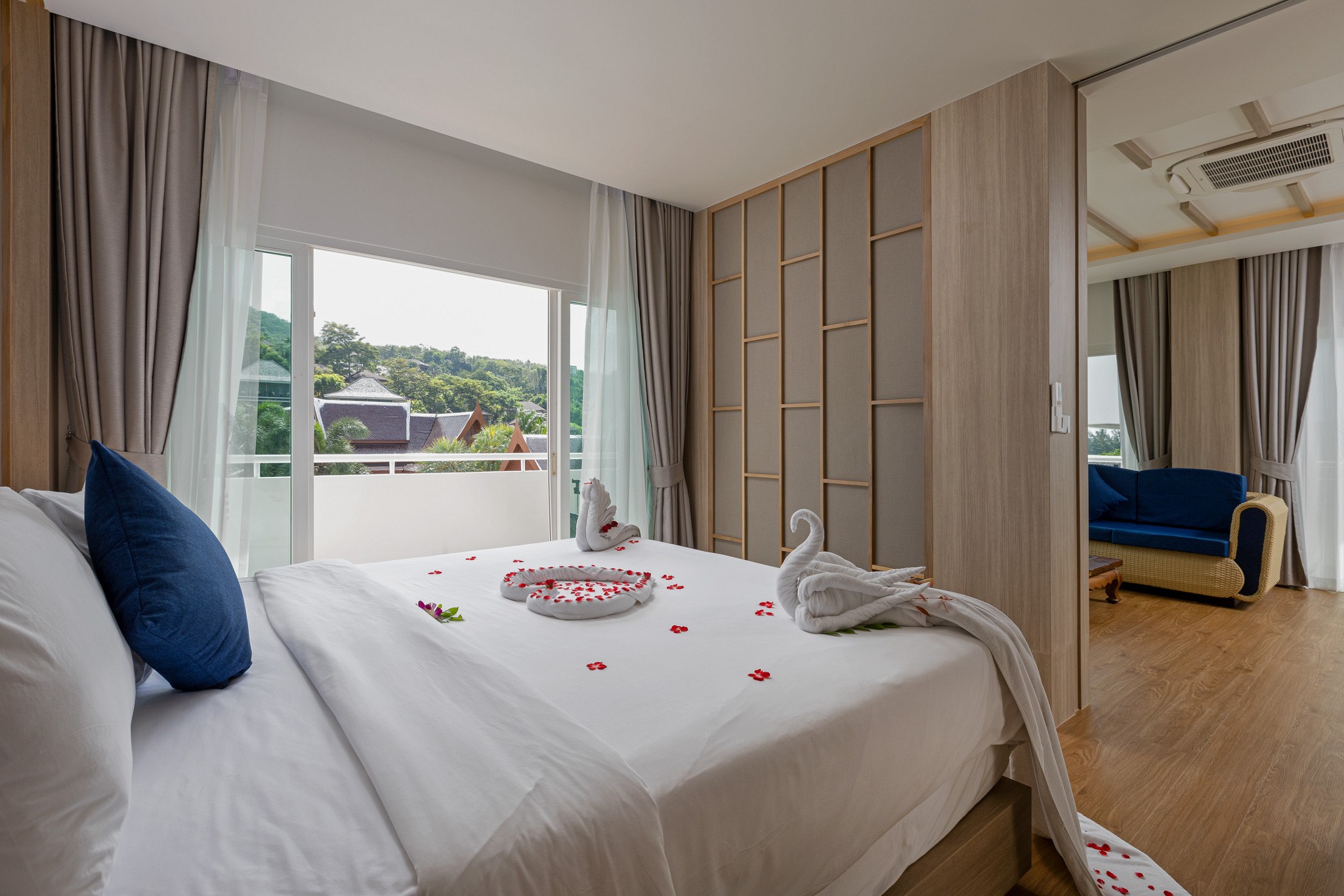 New One Bedroom Penthouse Suite with Jacuzzi Rooftop
