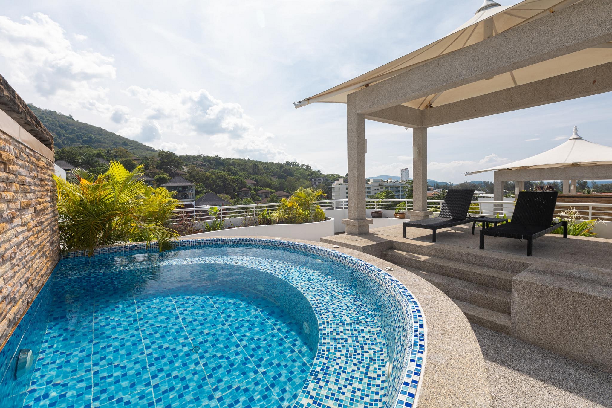 New One Bedroom Penthouse Suite with Jacuzzi Rooftop