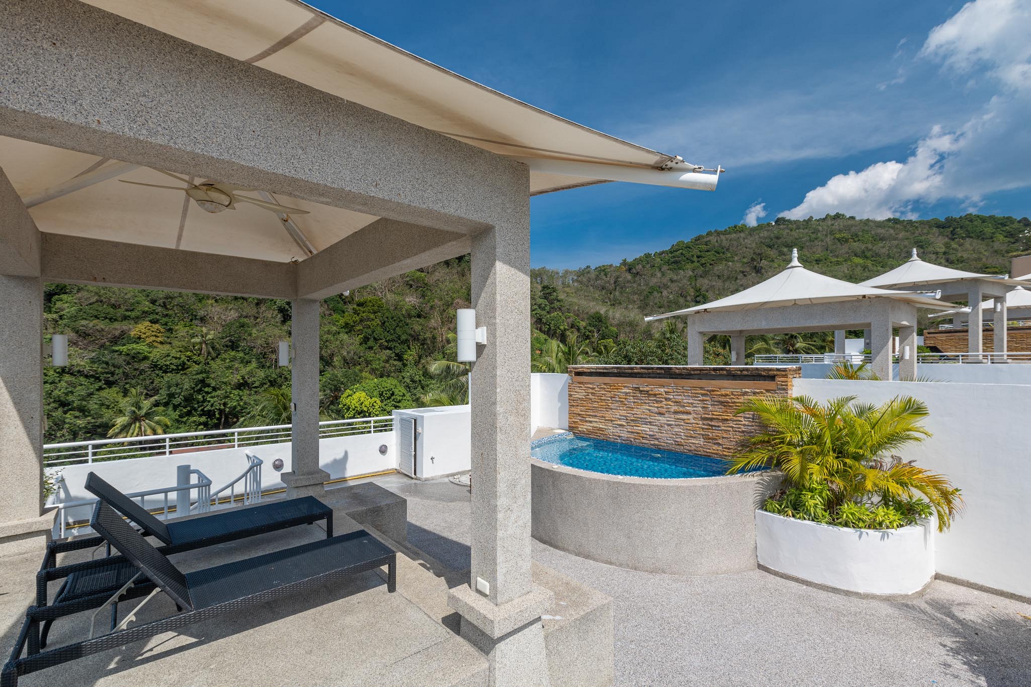 New One Bedroom Penthouse Suite with Jacuzzi Rooftop