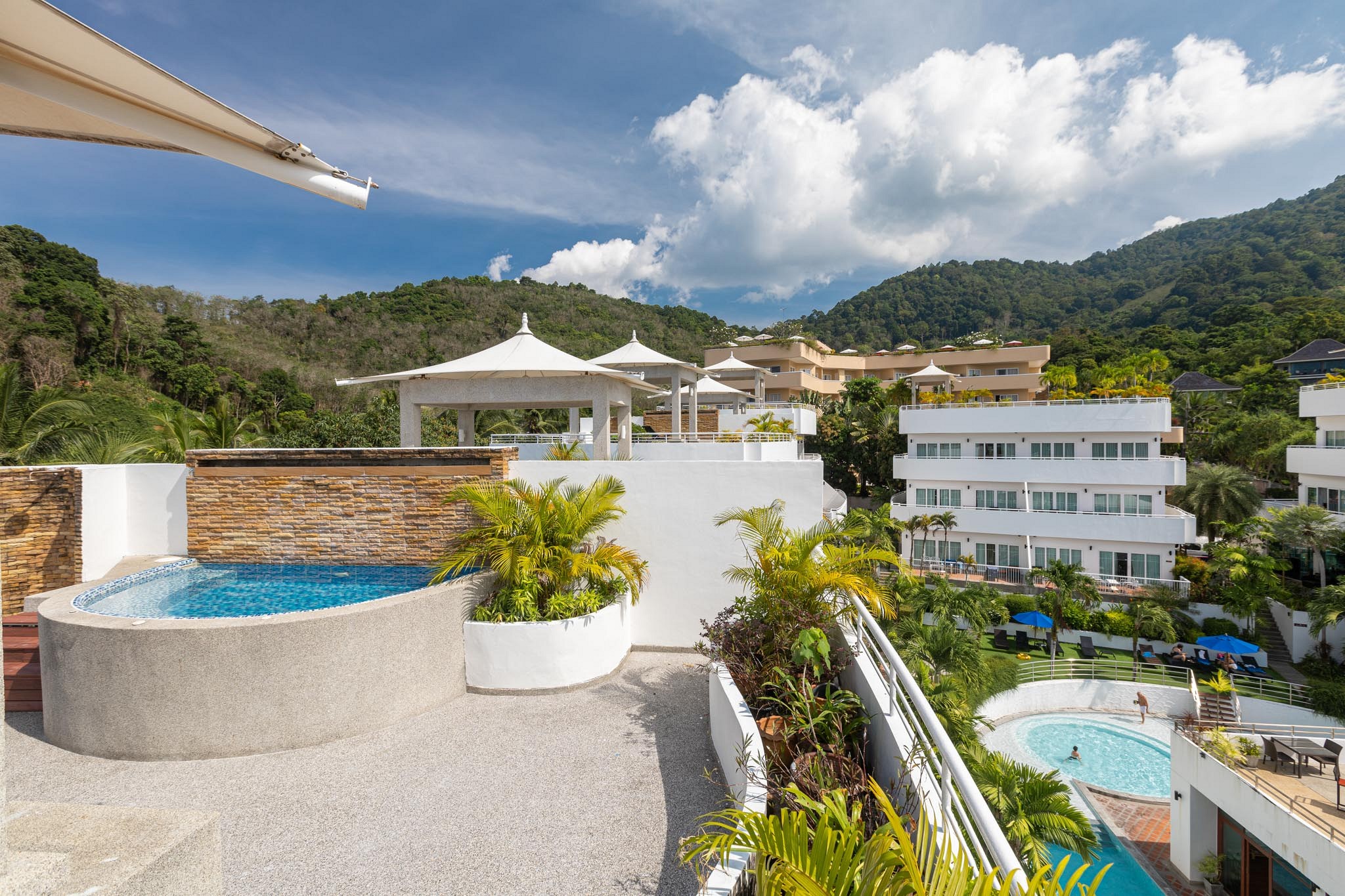 New One Bedroom Penthouse Suite with Jacuzzi Rooftop