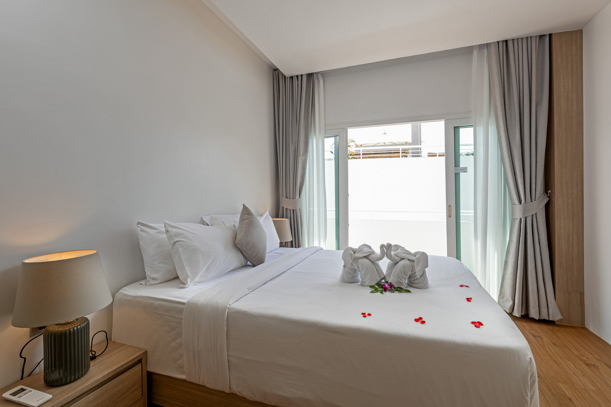 New Three Bedroom with Jaccuzzi Rooftop