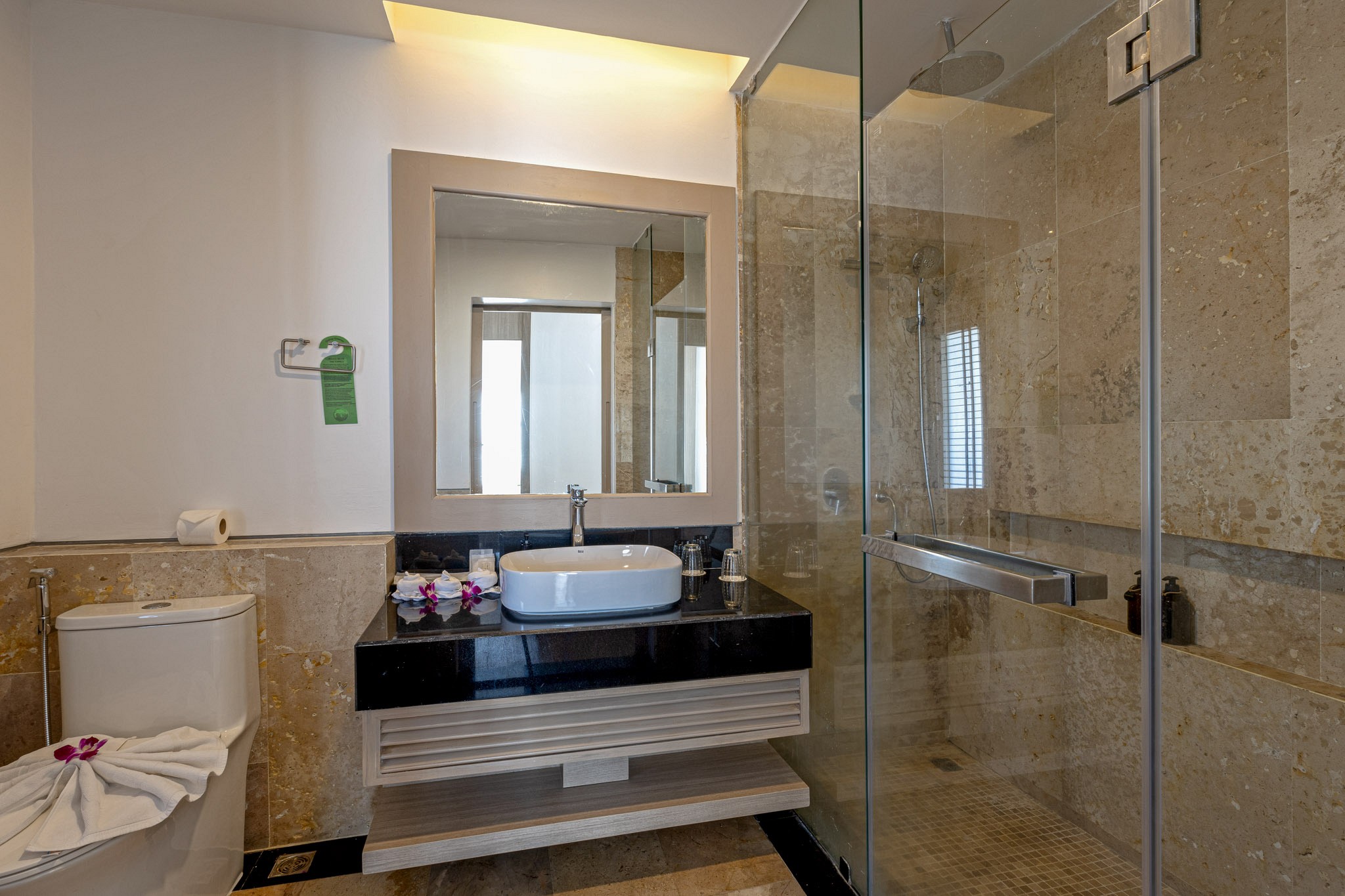 New Three Bedroom with Jaccuzzi Rooftop