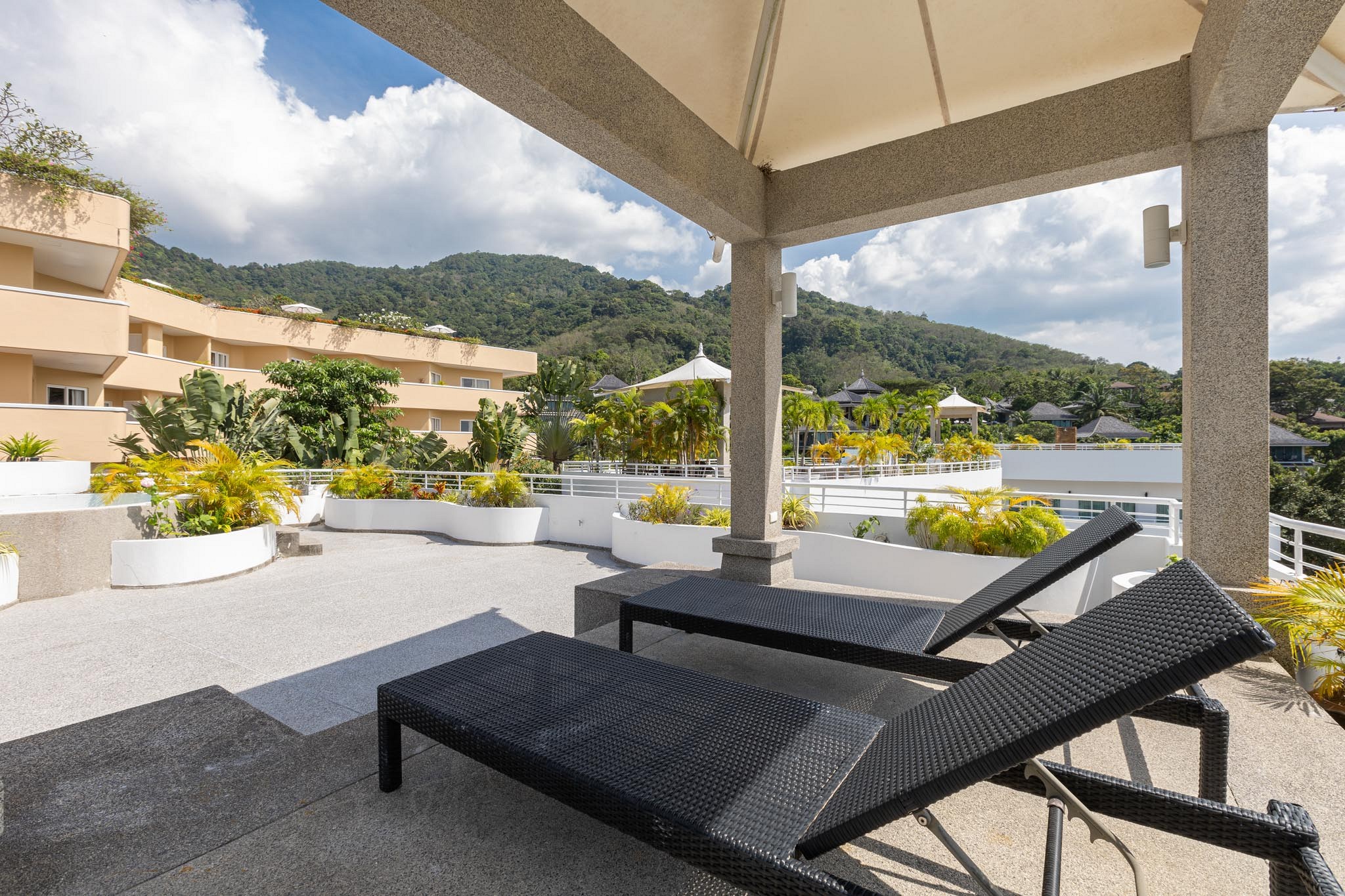 New Three Bedroom with Jaccuzzi Rooftop