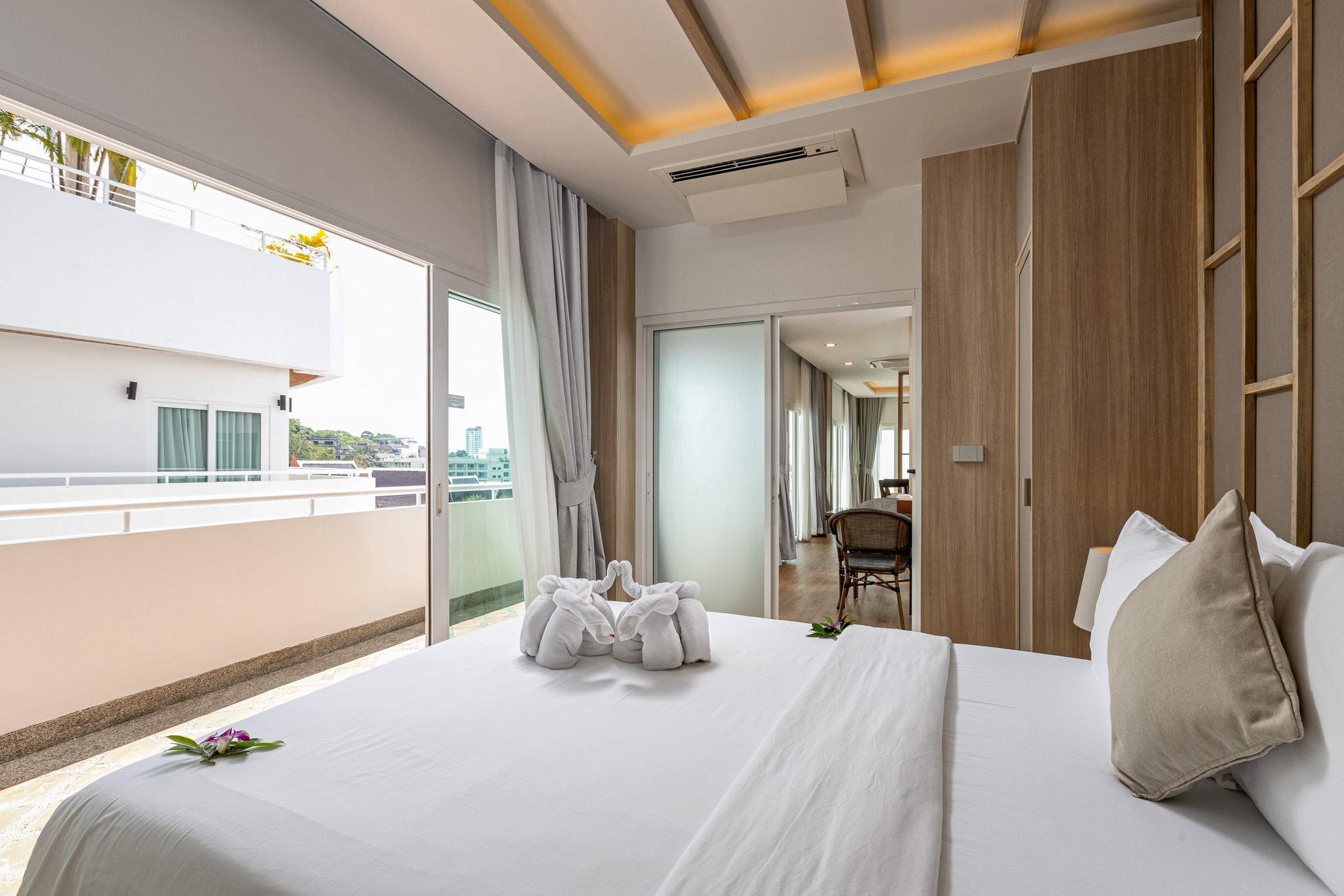 New Three Bedroom with Jaccuzzi Rooftop