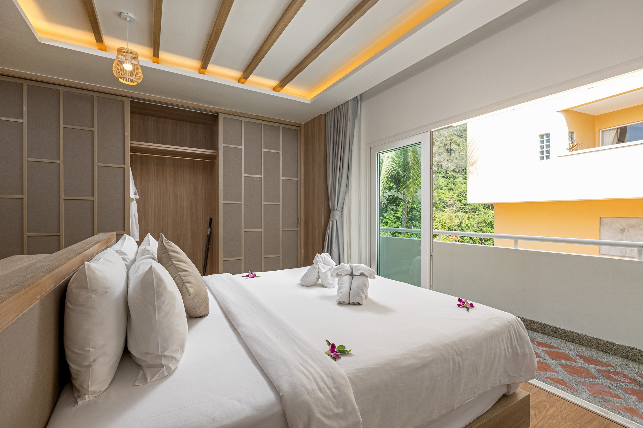 New Three Bedroom with Jaccuzzi Rooftop