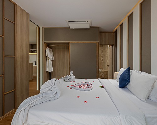 New One Bedroom Penthouse Suite with Jacuzzi Rooftop