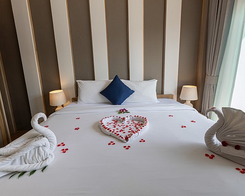 New One Bedroom Penthouse Suite with Jacuzzi Rooftop