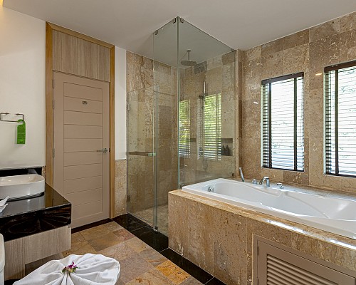New One Bedroom Penthouse Suite with Jacuzzi Rooftop