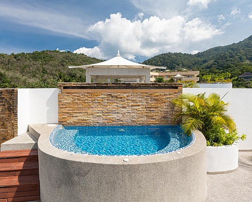 New One Bedroom Penthouse Suite with Jacuzzi Rooftop