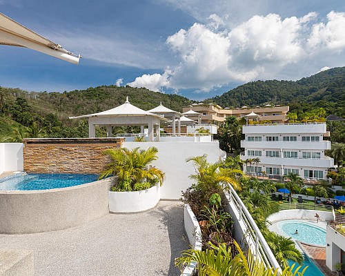 New One Bedroom Penthouse Suite with Jacuzzi Rooftop