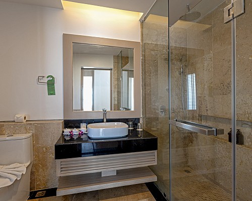 New Three Bedroom with Jaccuzzi Rooftop