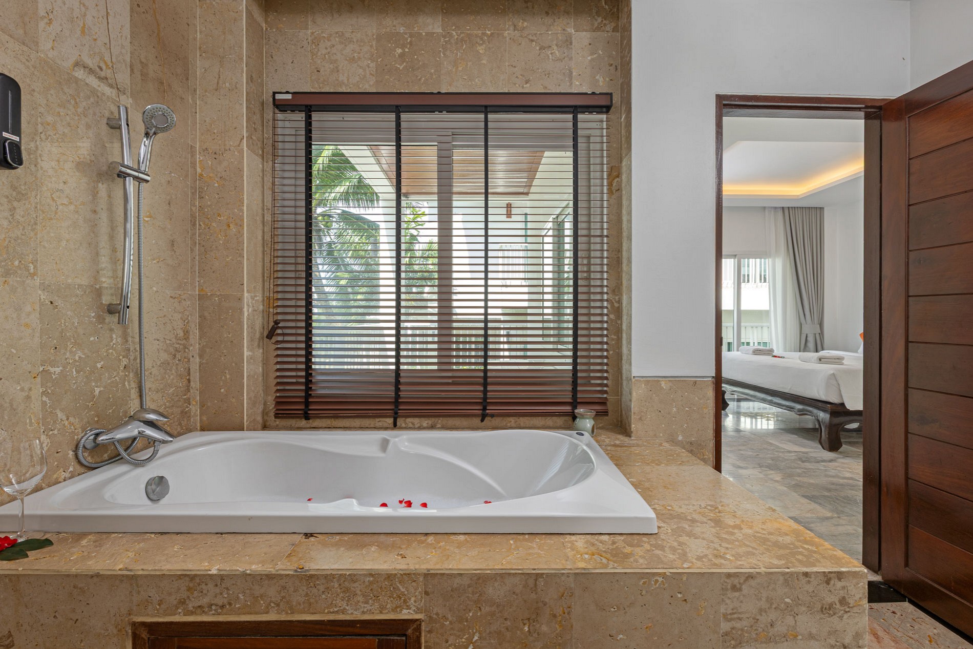 2 Bedroom Family suite with bathtub
