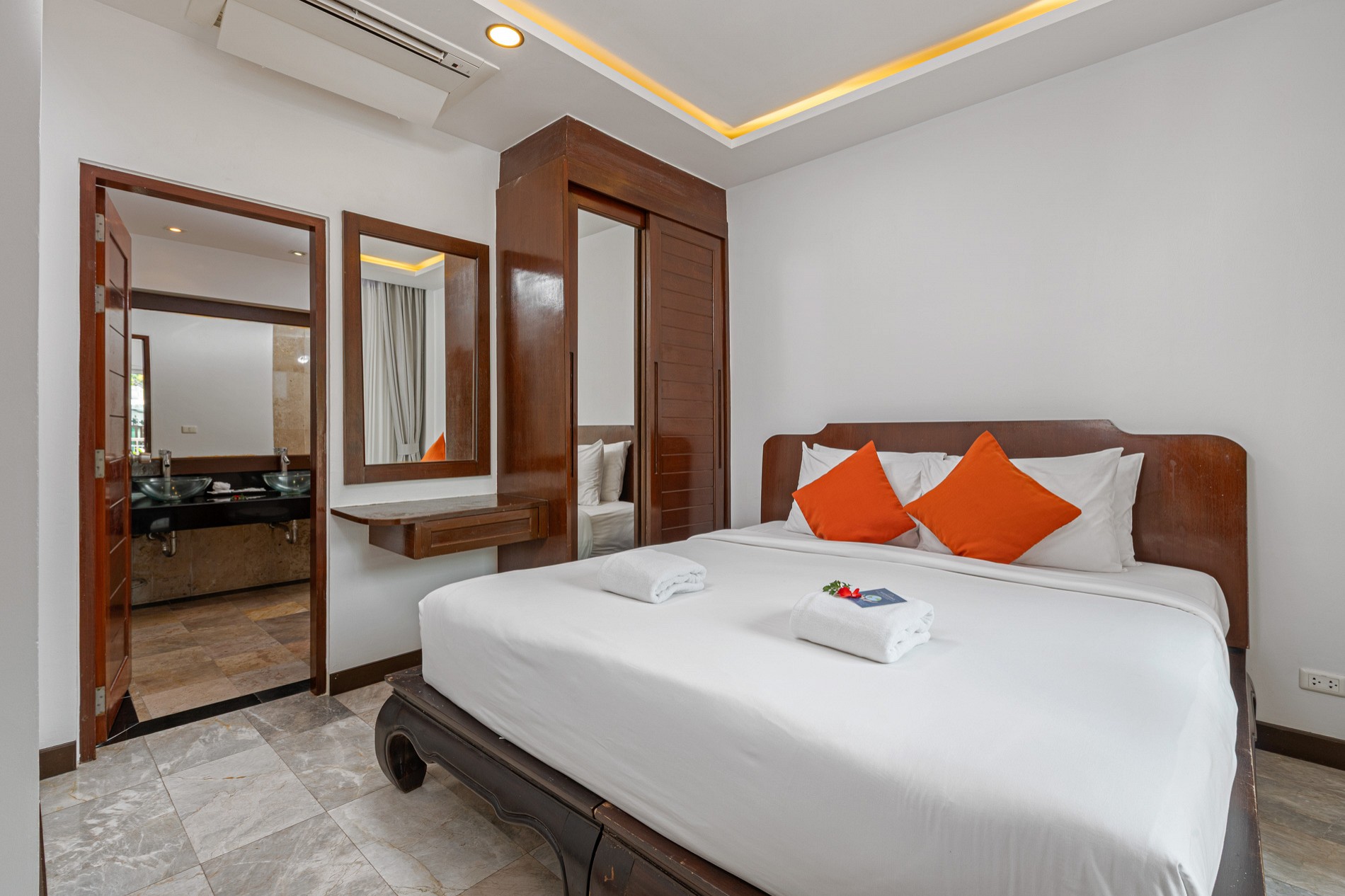 2 Bedroom Family suite with bathtub