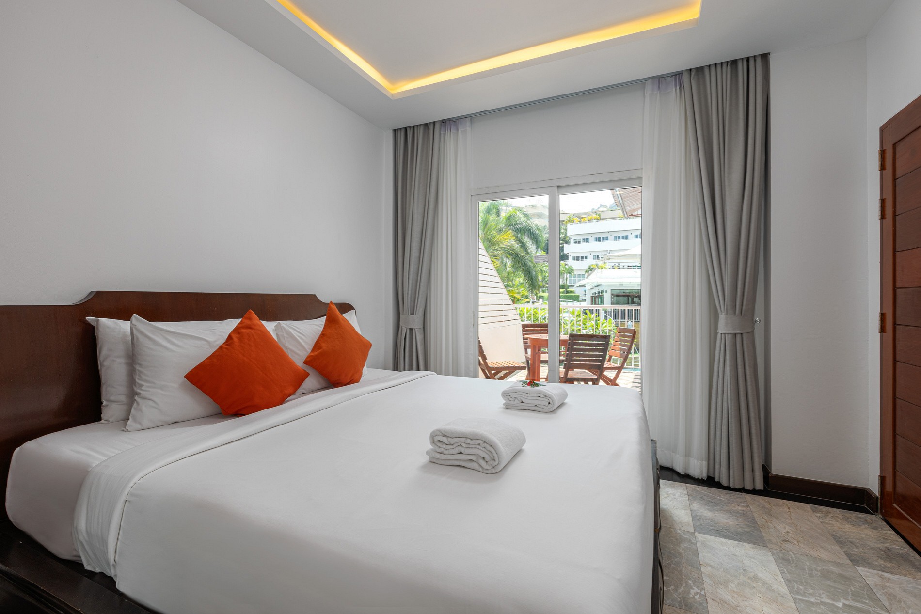2 Bedroom Family suite with bathtub