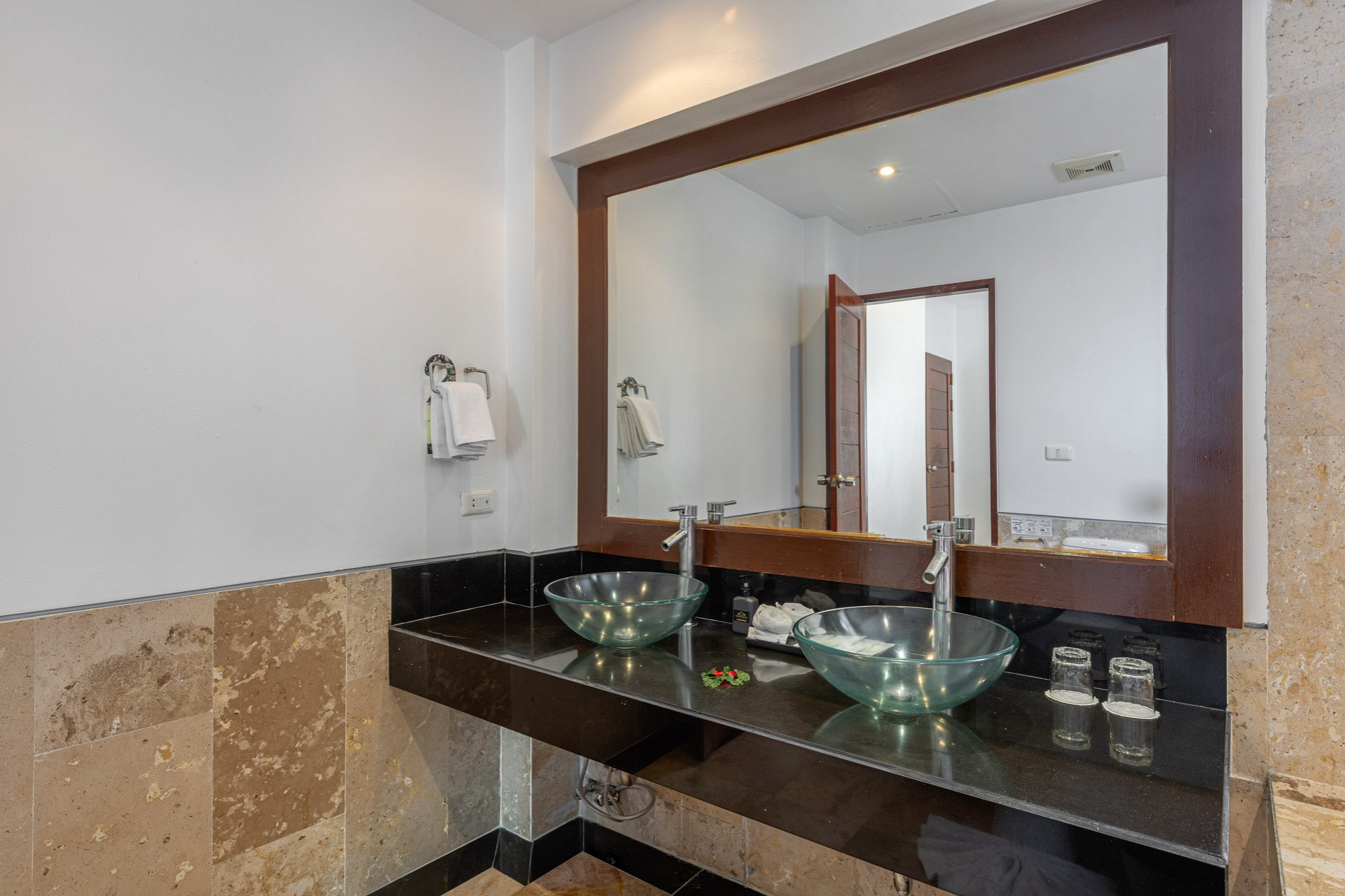 2 Bedroom Family suite with bathtub