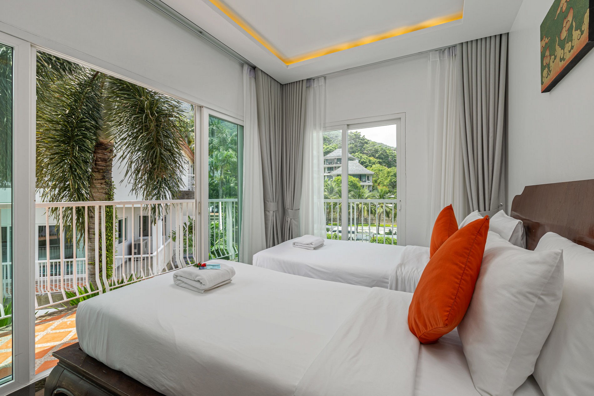 2 Bedroom Family suite with bathtub