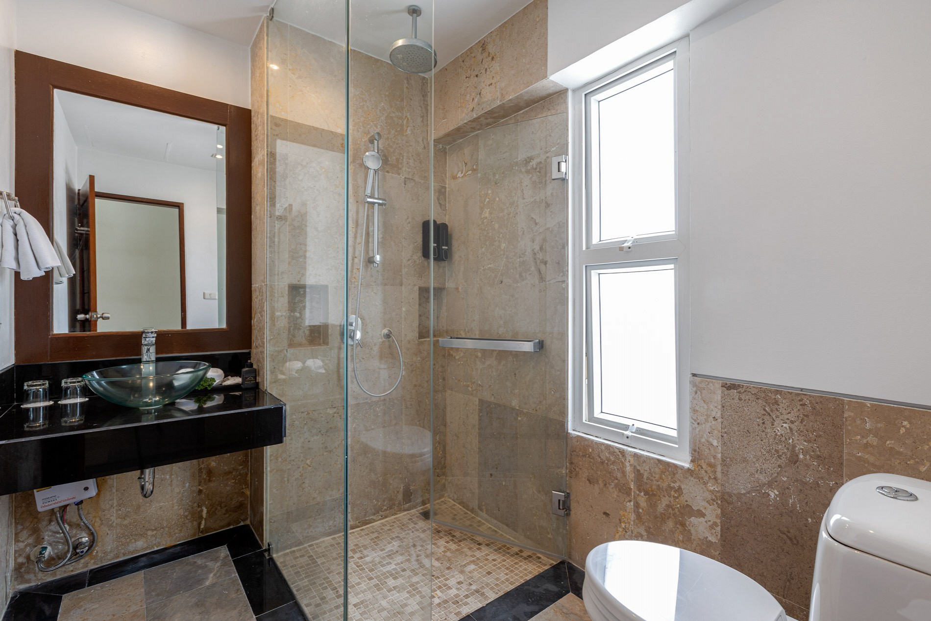 2 Bedroom Family suite with bathtub