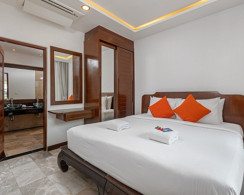 2 Bedroom Family Suite with Bathtub