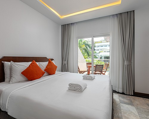 2 Bedroom Family Suite with Bathtub