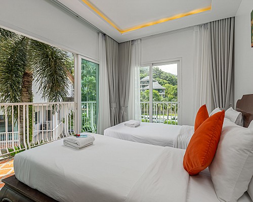 2 Bedroom Family Suite with Bathtub