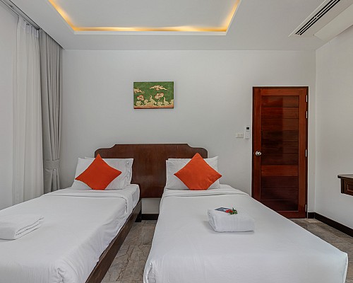 2 Bedroom Family Suite with Bathtub