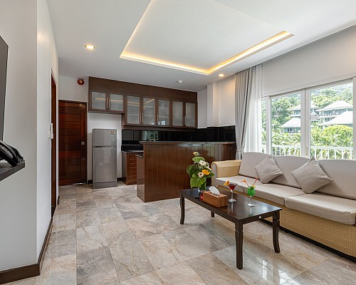 2 Bedroom Family Suite with Bathtub