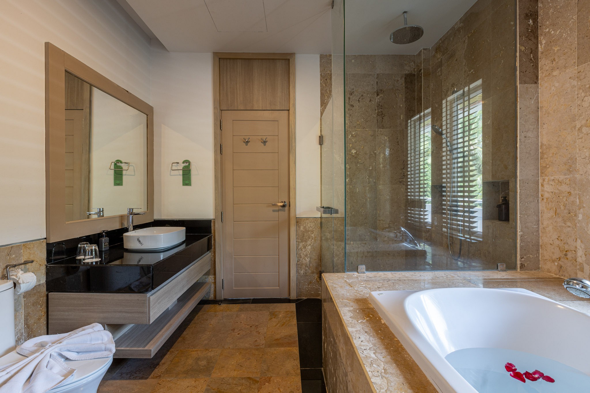 New One Bedroom Penthouse Suite with Rooftop